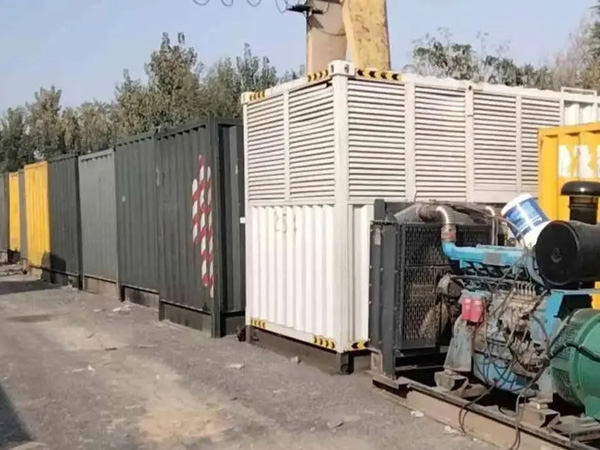 沙市200KW柴油发电机机组每小时油耗是多少？